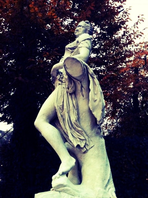 Statua di donna nel Giardino Ducale di Parma